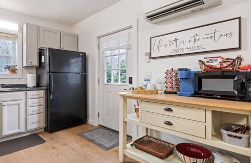 Maggie Valley House | The Barn- Trailer Friendly, Near Skiing, Joey’s, Brewery, and Blue Ridge Parkway