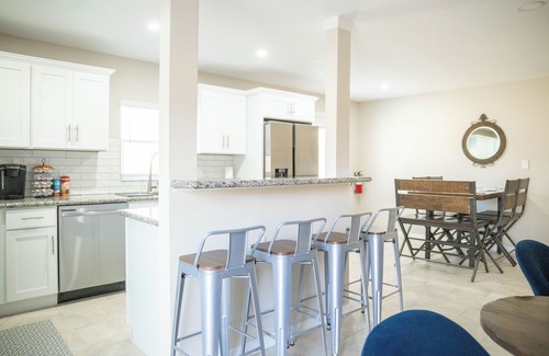 Ocean Springs Cottage | The Barn - w/GOLF CART! Close to the beach & downtown Ocean Springs!