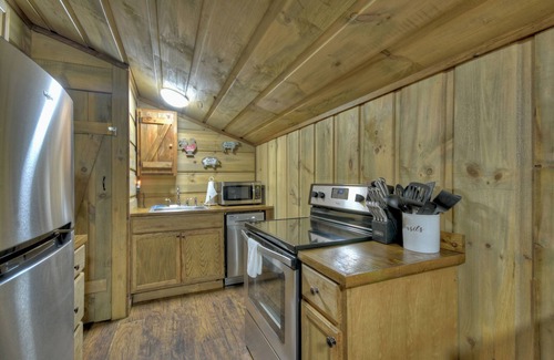 Blue Ridge Cabin | The Barn with a Hot Tub, Fire Pit and Pet Friendly