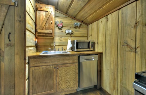 Blue Ridge Cabin | The Barn with a Hot Tub, Fire Pit and Pet Friendly