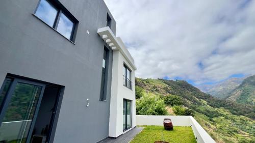 Ponta do Sol House | The Barreto's Clive