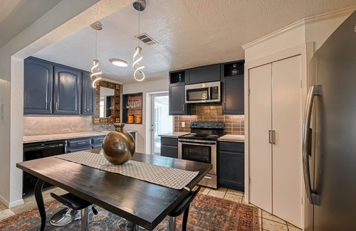 Garden Oaks House | The Barry 2BR 2BA House in the Heart of Oak Forest