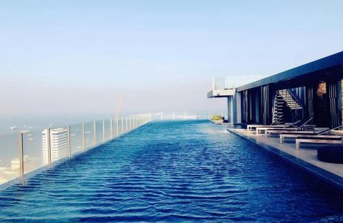 Pattaya Bay Apartment | THE BASE Central Pattaya Sea View Holiday Residences
