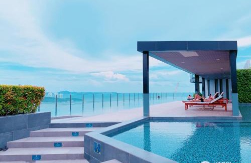 Pattaya Bay Apartment | THE BASE Central Pattaya Sea View Holiday Residences