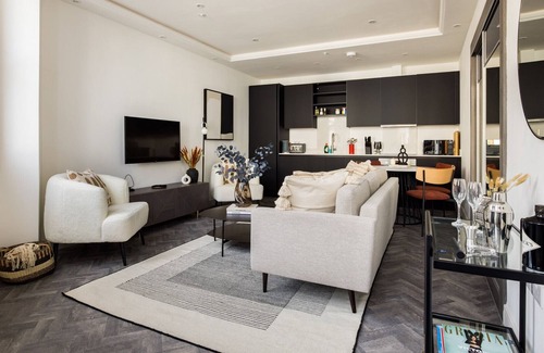 Shaftesbury Apartment | The Battersea Loft - Modish and Bright 1BDR Flat