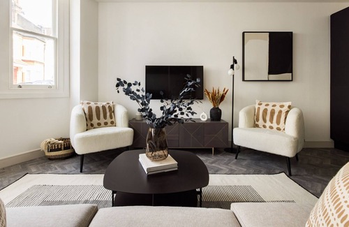 Shaftesbury Apartment | The Battersea Loft - Modish and Bright 1BDR Flat