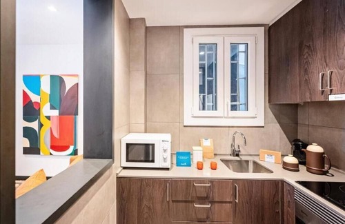 La Nova Esquerra de l'Eixample Apartment | The Bauhaus BCN Building, perfect for large groups!