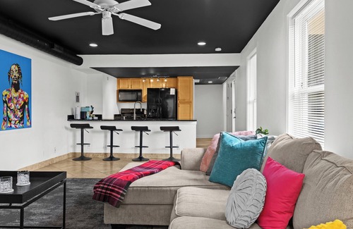 Cherokee Triangle Condo | The BAX I Spacious I Walkable I Patios
