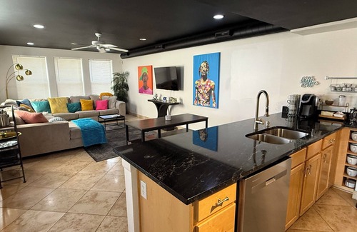 Cherokee Triangle Condo | The BAX I Spacious I Walkable I Patios