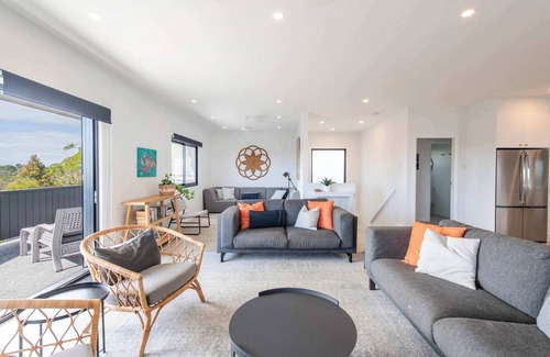 Angourie House | The Bay House - Oceanstays
