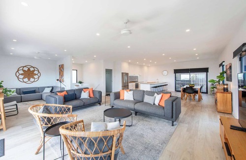 Angourie House | The Bay House - Oceanstays