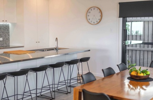 Angourie House | The Bay House - Oceanstays