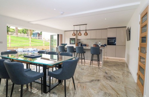 Benllech Cottage | THE BAY, pet friendly, country holiday cottage in Benllech