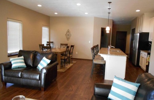 Spirit Lake House | The Bayside - Four Bedroom Bridges Bay Cabin!