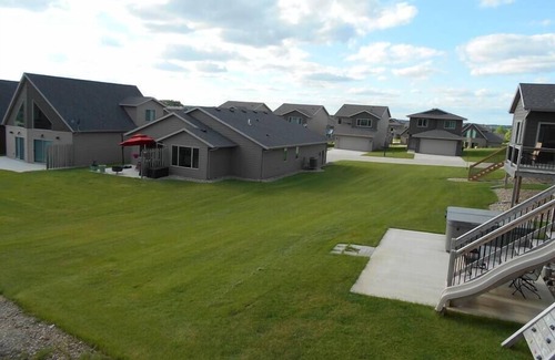 Spirit Lake House | The Bayside - Four Bedroom Bridges Bay Cabin!