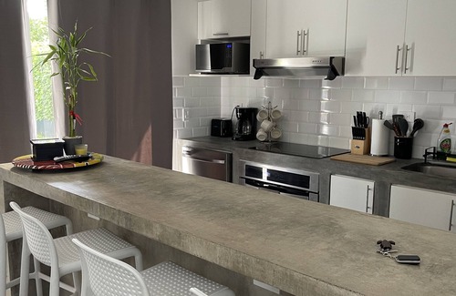 Bandera House | THE BEACH HAVEN private pool, Upscale modern decor Beach access walking distance