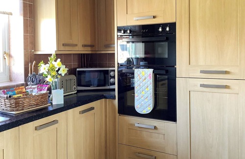 Great Yarmouth Cottage | The beach backed by sand dunes is just a short walk away.