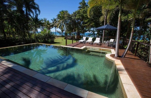 Mission Beach House | The Beach Cottage - Absolute Beachfront