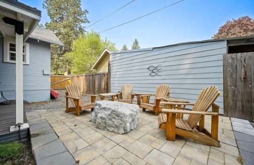 Coeur d'Alene House | The Beach Cottage - New remodel with stunning yard