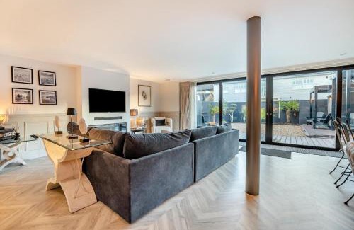 Lancing House | The Beach Hideaway - Lancing