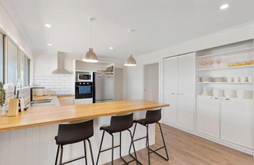 Goolwa Beach House | The Beach House 64 Neighbour Ave Goolwa Beach - No Linen Included