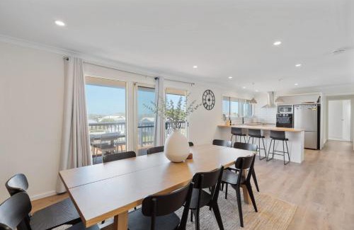Goolwa Beach House | The Beach House 64 Neighbour Ave Goolwa Beach - No Linen Included