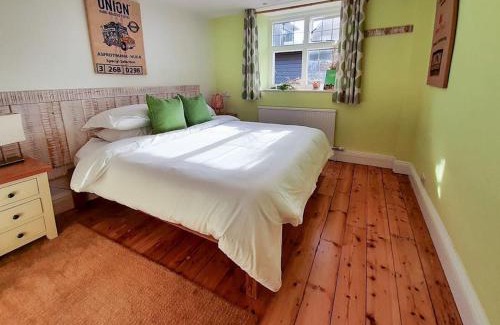 Exmouth House | The Beach House-Devon- On the beach- sleeps 20