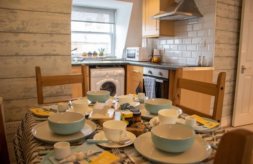 Eastbourne City Centre Apartment | The Beach House, Driftwood, bespoke apartment with private parking