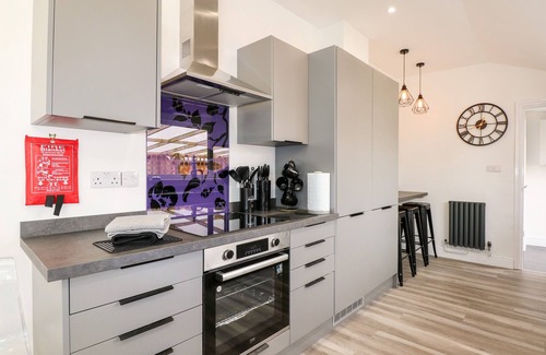 Mablethorpe and Sutton Cottage | THE BEACH HOUSE, pet friendly, with hot tub in Mablethorpe