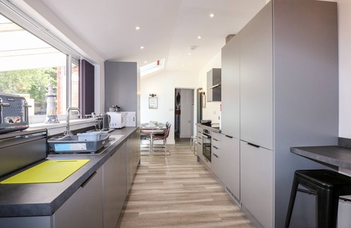Mablethorpe and Sutton Cottage | THE BEACH HOUSE, pet friendly, with hot tub in Mablethorpe