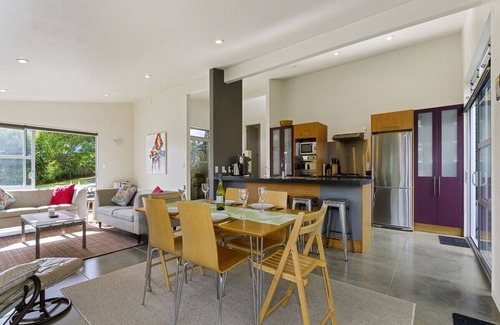 Ruakaka Cottage | The Beach House - Ruakaka Holiday Home