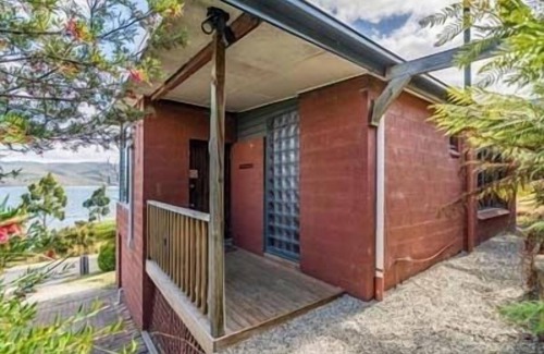 Dover Apartment | The Beach House- stunning views and private hot tub