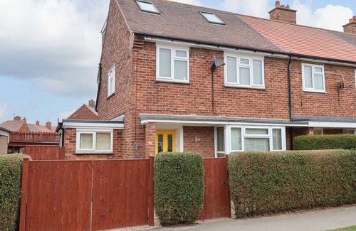 Hornsea Cottage | THE BEACH HUTS, pet friendly, with a garden in Hornsea