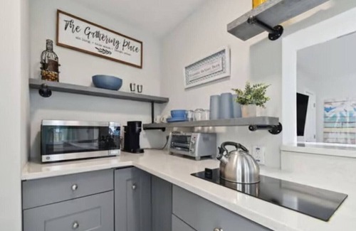 Historic Old Northeast Apartment | The Beach Inn Downtown St. Petersburg