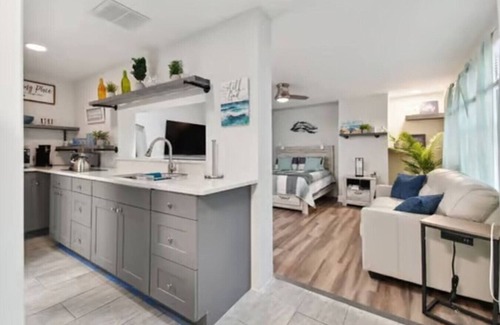 Historic Old Northeast Apartment | The Beach Inn Downtown St. Petersburg
