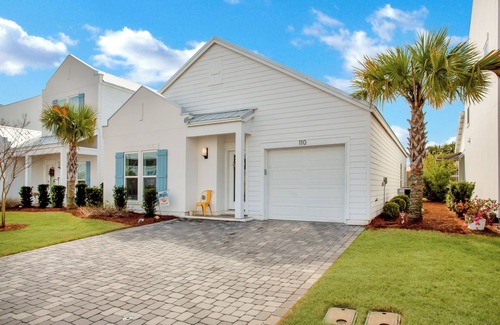 El Centro Beach House | The Beach is Calling. Rest. Relax. Recharge. 300 Meters To The Beach!