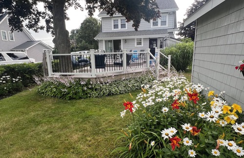 Niantic House | The beach is waiting.