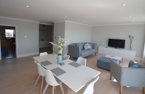 Southsea Apartment | THE BEACH - Penthouse Apartment with sea views of the Isle of Wight
