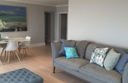 Southsea Apartment | THE BEACH - Penthouse Apartment with sea views of the Isle of Wight