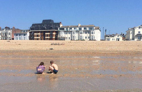 Southsea Apartment | THE BEACH - Penthouse Apartment with sea views of the Isle of Wight