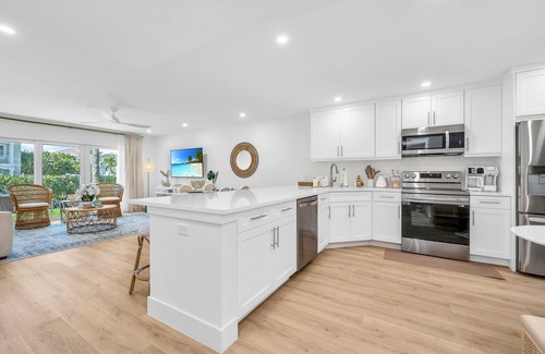 Juno Beach Condo | The Beach Villa in Juno! 2-Steps to the Beach