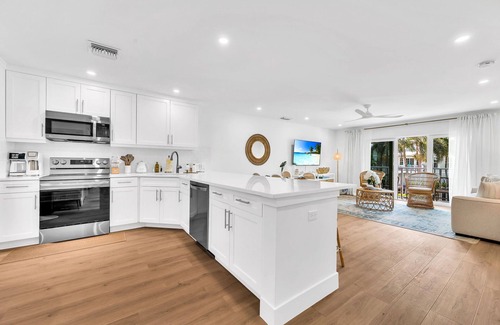 Juno Beach Condo | The Beach Villa in Juno! 4-Steps to the Beach