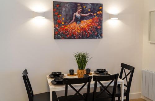 Eastbourne Seafront Apartment | The Beach Way- specious Apt