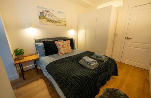 Eastbourne Seafront Apartment | The Beach Way- specious Apt