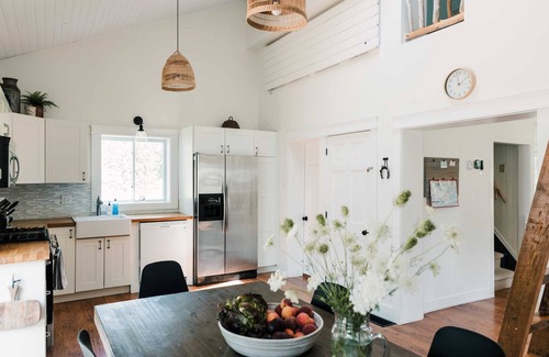 West Lake House | The Beachside Burrow - Next to Sandbanks w Hot Tub