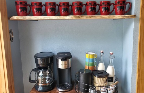 Vilas Cottage | The Bean Cottage. Less than five miles to downtown Boone. Easy access.