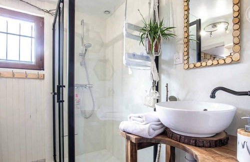 Monthion House | THE BEAR LOFT - MONTHION