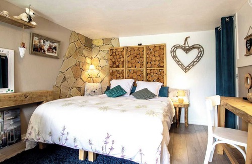 Monthion House | THE BEAR LOFT - MONTHION