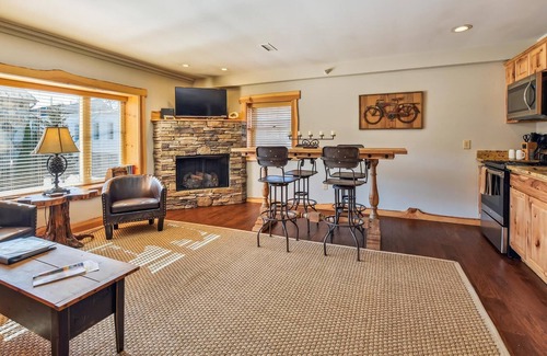 Blowing Rock Cottage | The Bear-Outdoor FP-Pets OK-Downtown