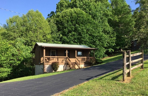 Byrdstown Cabin | The Bear's Den/Dale Hollow Lake/Minutes To Sunset, Star Point And Eagle Cove